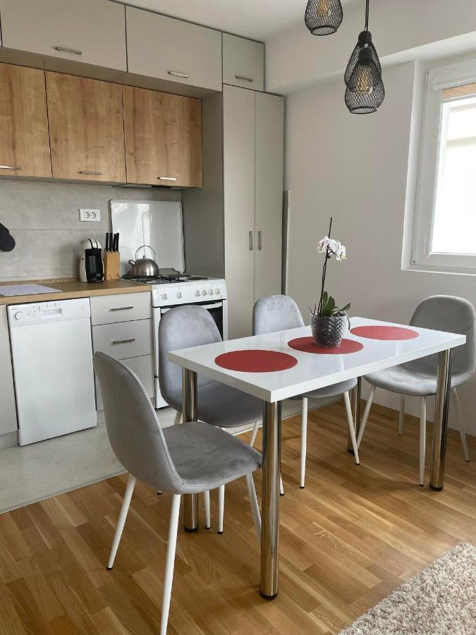 Luna Apartment By Sienna Skopje Ngoại thất bức ảnh